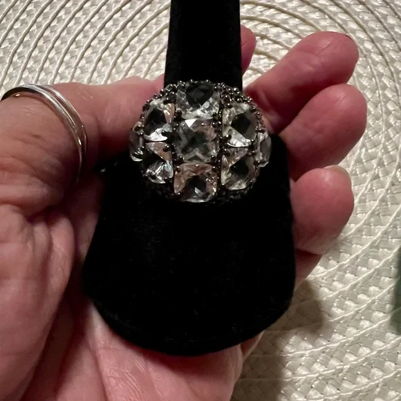 Vintage Rare Kenneth Jay Lane Elegant Statement Cocktail Crystal Ring - Picture 3 of 9
